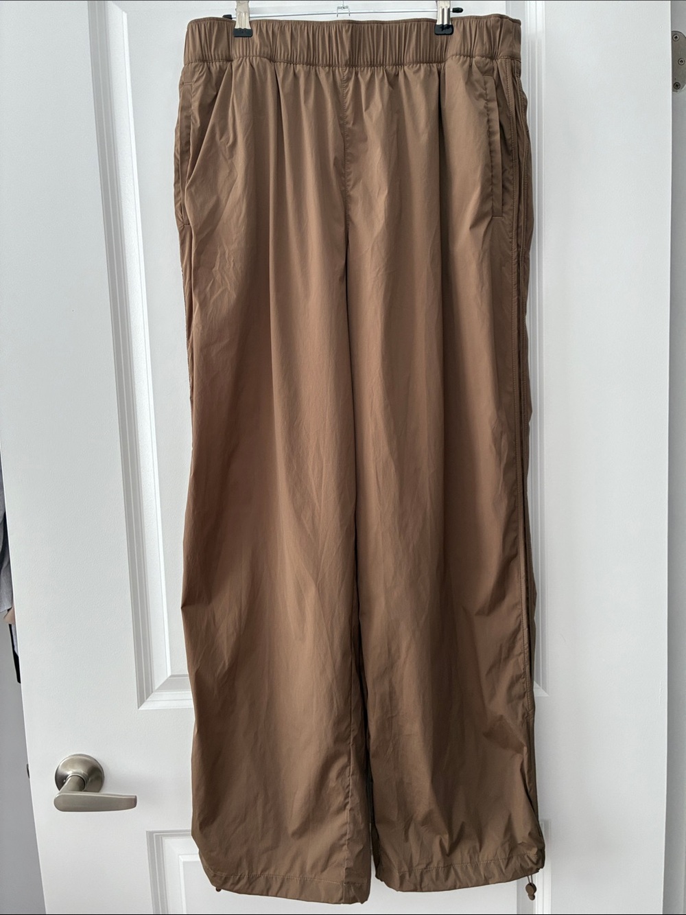 NWOT Athleta Size M Waterproof Rise Pant